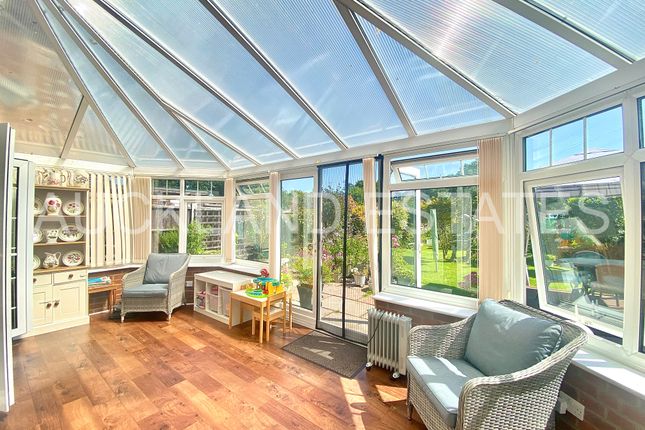 9, Frowyke Crescent, Potters Bar photo 2