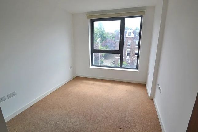 Thumbnail Flat to rent in Chartfield Avenue, London