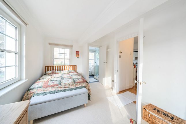 Flat for sale in Camberwell New Road, London