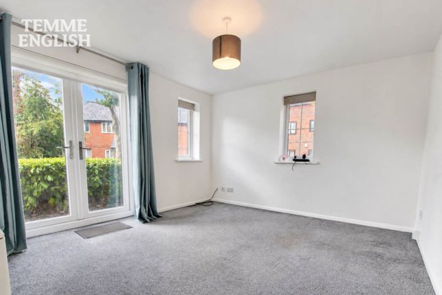 7 Spruce Close, Basildon photo 4