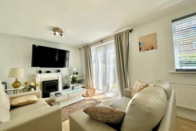 4, Eastleigh photo 2
