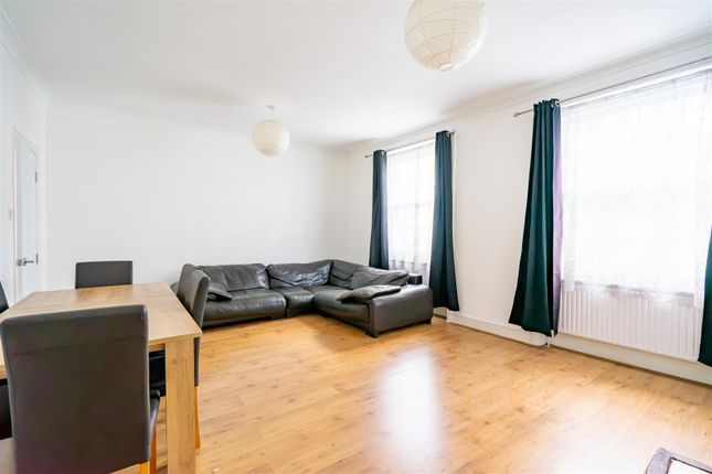 Flat E, 14, Mornington Crescent, London photo 2
