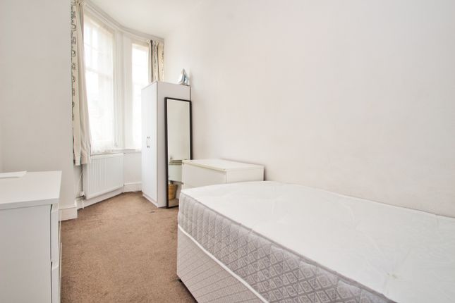 Room to rent in Willesden Lane, London