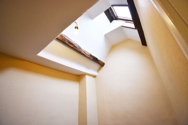 Flat 2, 8 High Street, Leominster photo 3