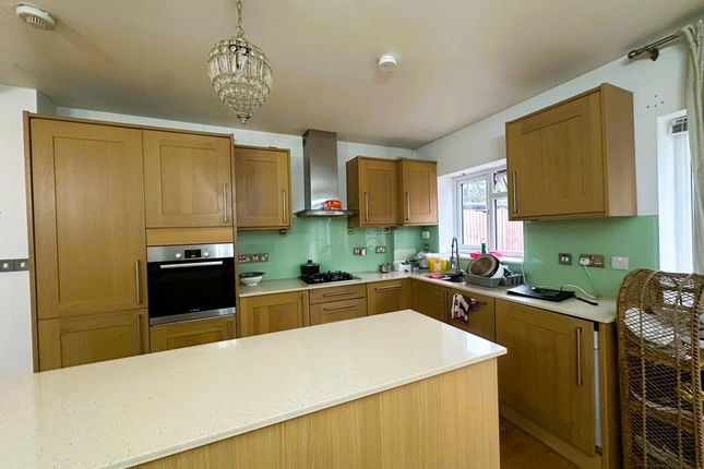 13 Millet Road, London photo 4