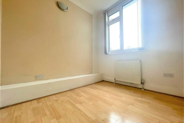 Flat 1, 204, London Road, Surrey photo 5