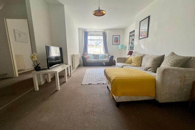 Basement Flat, 31 Wellington Square, Hastings photo 3