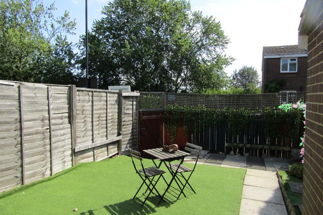 90, Staveley Gardens, London photo 4