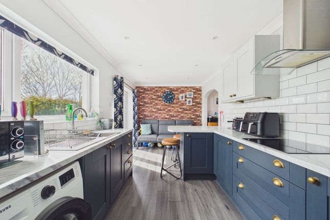 9, Cefn Gallod, Trefin, SA62 photo 2