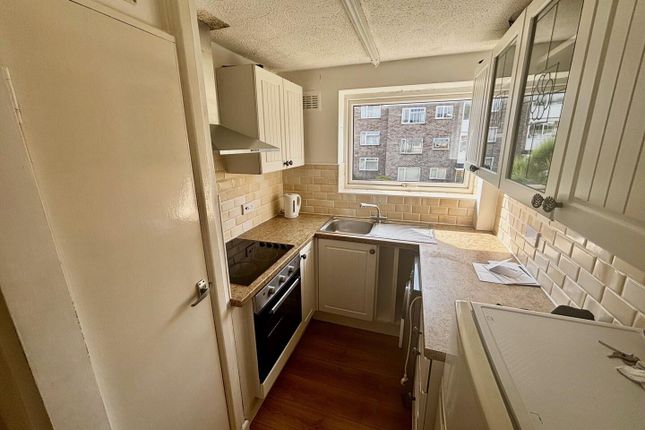 47, Simon Close, Nuneaton photo 4