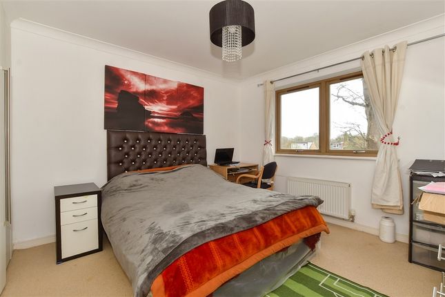 Delrogue Road Ifield, Crawley photo 5