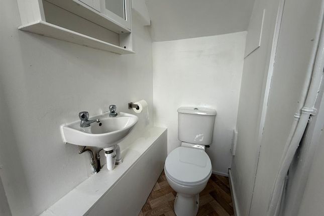 24, Magyar Crescent, Nuneaton photo 5