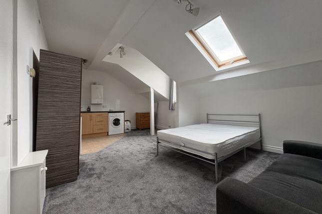 Flat 3A, 17-19, Alexandra Road, Sale photo 2