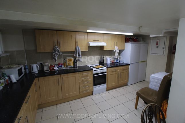 Terraced house to rent in St. Michaels Villas, Leeds