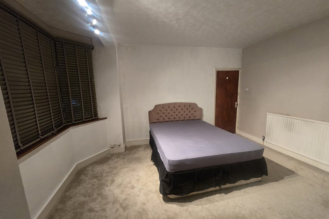 204, Redbridge Lane East, Ilford photo 2