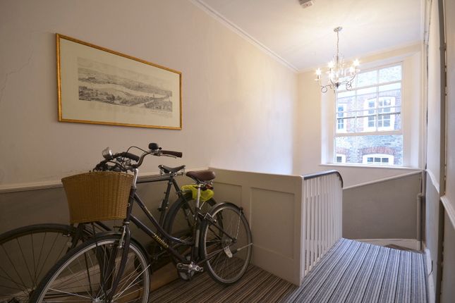 Flat to rent in New Row, Covent Garden