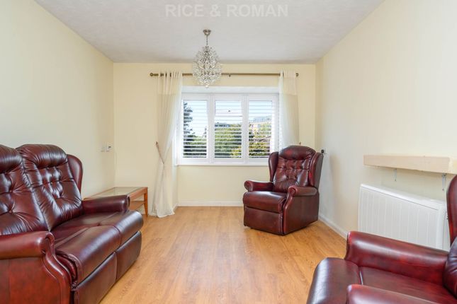 35 Cedar Court, Crockford Park Road, Addlestone photo 4