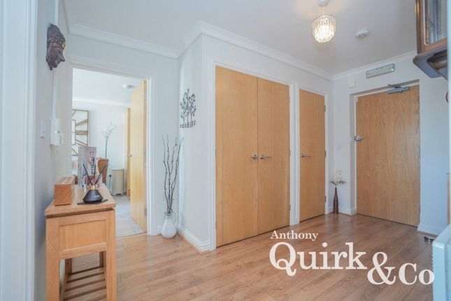 Flat Flat 1, 1, Hamilton Court, Canvey Island photo 4