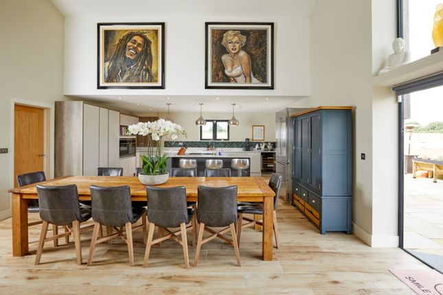 Oakley Barn,, Bicester Road, Aylesbury photo 3