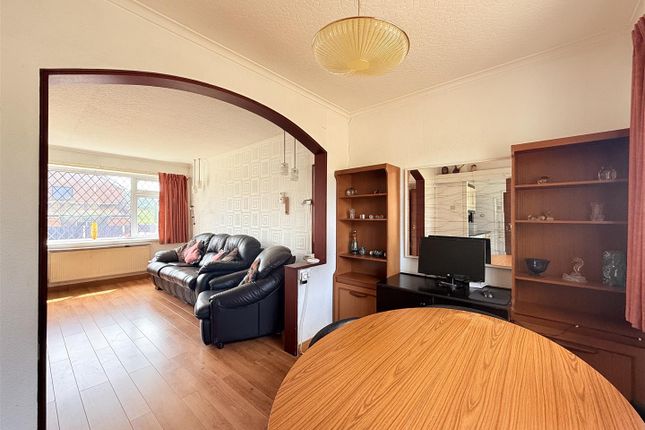 1A, Corrie Close, Manchester photo 3