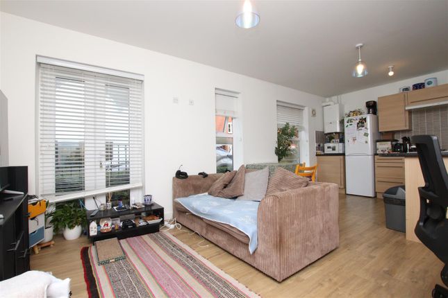 57, Chaucer Grove, Exeter photo 3