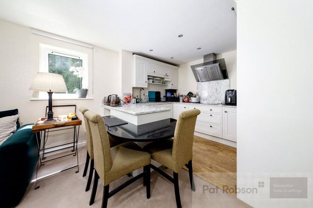 33, Elmfield Square, Newcastle upon Tyne photo 4