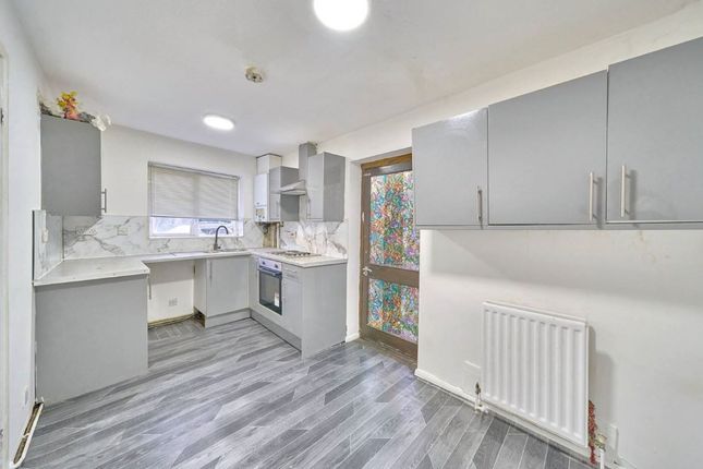 10, Eider Close, Hayes photo 4