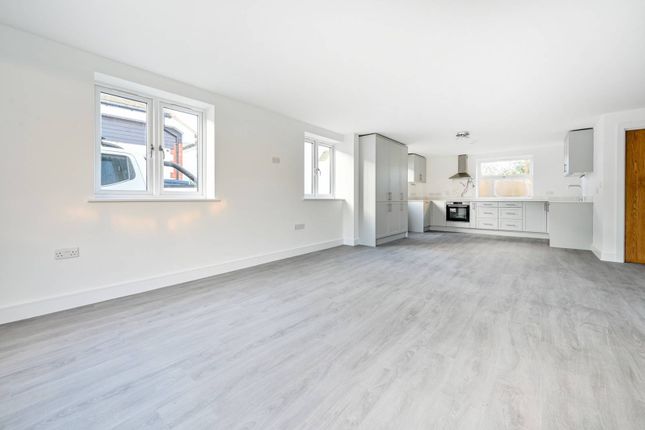Flat for sale in Kings Court, Gomshall