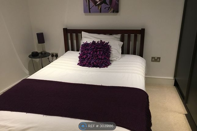 Flat, Admirals Tower Dowells Street, London photo 4