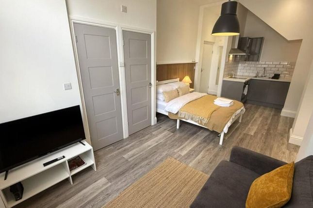 111,, Parklodge Avenue, West Drayton photo 3