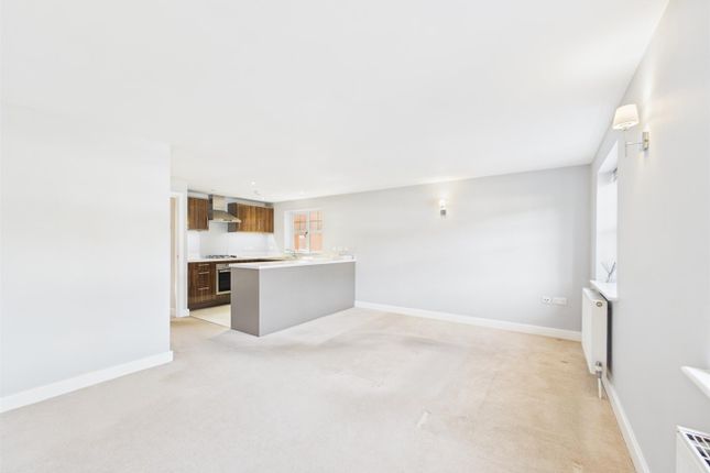 Flat 4, 183, Chipstead Valley Road, Coulsdon photo 4