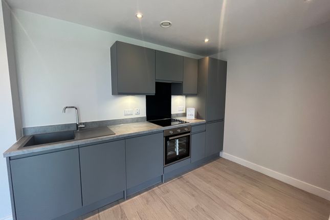 Thumbnail Flat to rent in Regent Road, Salford
