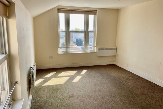 Flat to rent in Hamlet Court Road, Westcliff-On-Sea