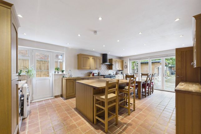 77, Yeovil Road, Sandhurst photo 3