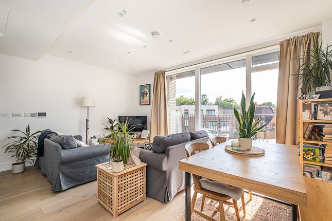 Apartment 301, Stoll House, 25, Essex Place, London photo 3