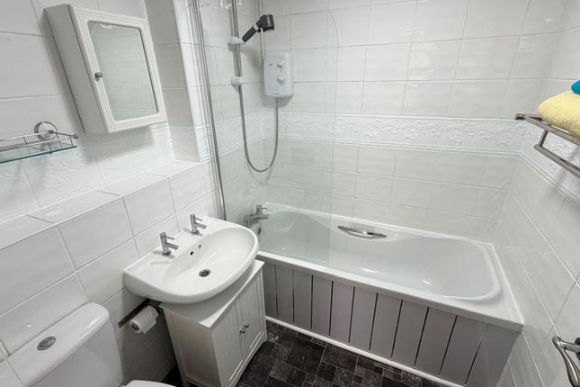 98 The Marian Way, Bootle photo 3
