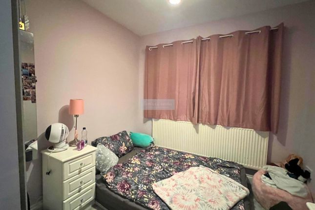 St. Pauls Close, Hounslow photo 5