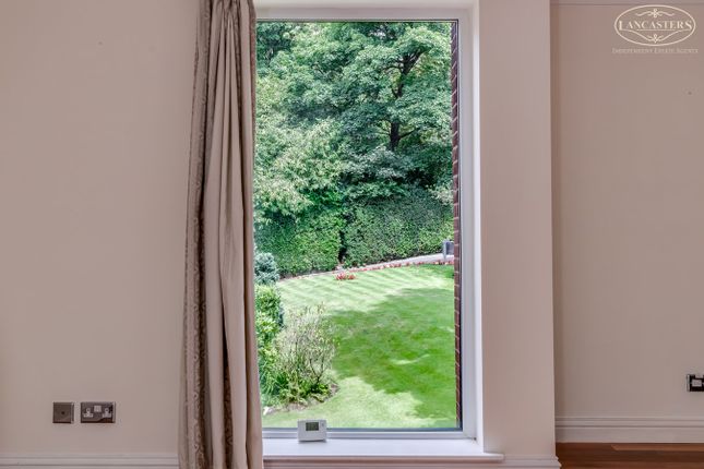 8, The Glen, Bolton photo 4