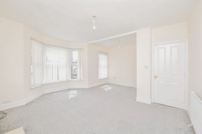 3b, Blundell Avenue, Porthcawl photo 3