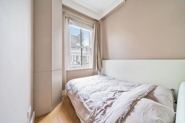 Flat 4, 8, Linden Gardens, London photo 4