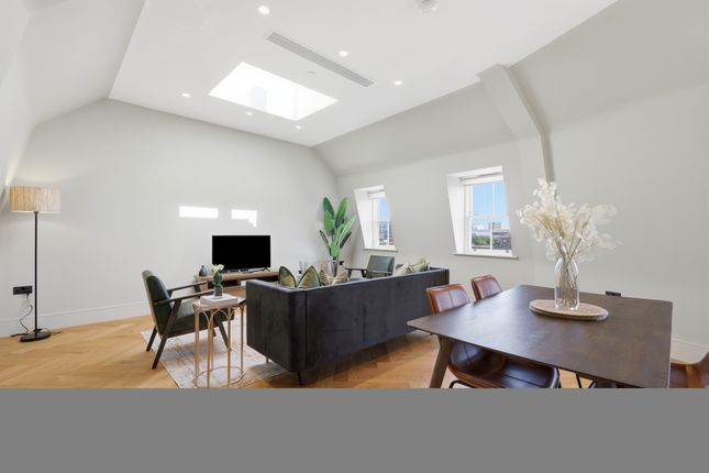 2 , Munro Terrace, London photo 5