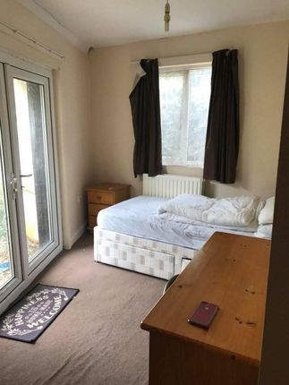 Thumbnail Shared accommodation to rent in Dodworth Road, Barnsley