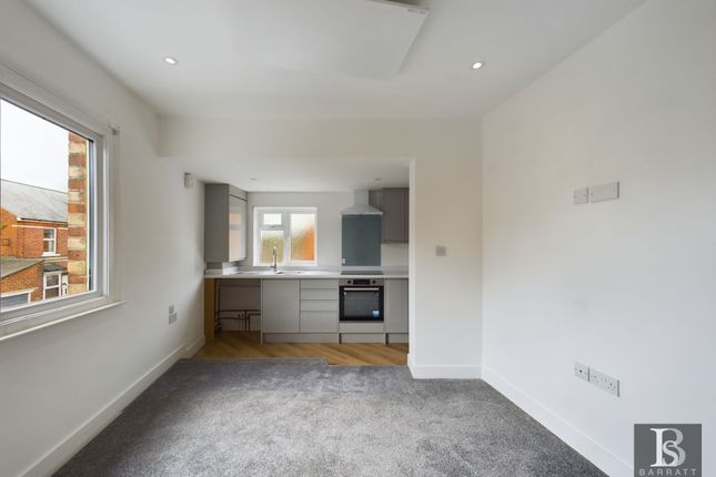 51 Clarendon Road, Reading photo 4