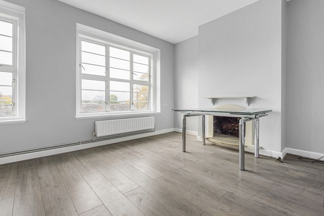 2-bed house on 45 Woodstock Court,, Burnt Ash Hill, London, £1,650/mo