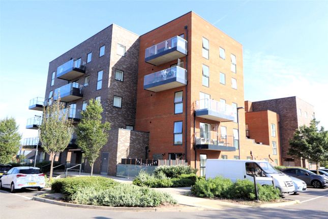 Flat for sale in Dell View Road, Erith, Kent