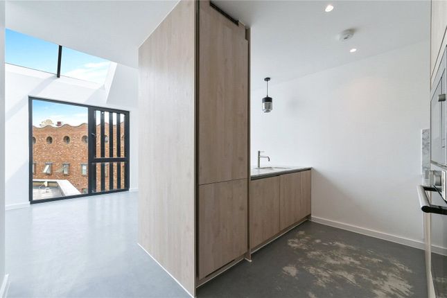 7, 45, Holmes Road, London photo 3