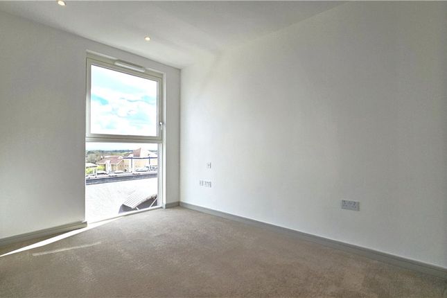 Flat to rent in Eden Grove, Staines-Upon-Thames, Surrey
