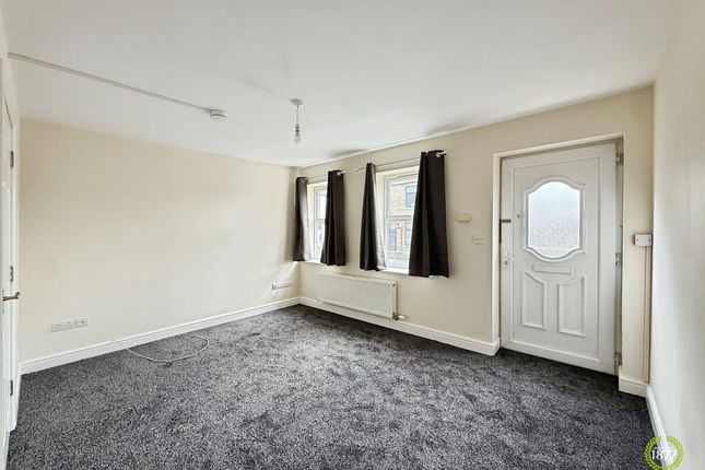 21 Lowerhouse Lane, Burnley photo 2