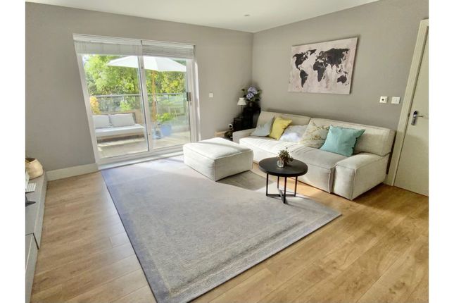 Thumbnail Flat for sale in 76 Brockley Park, London