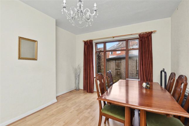 8, Gledhow Grange View, Leeds photo 3